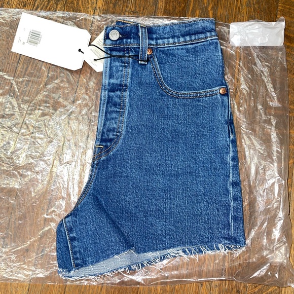 Levi’s dark wash jean shorts⛲️⛲️ - Picture 6 of 11